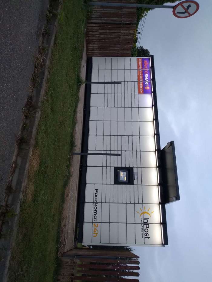 Paczkomat GBW02M wejście od strony ul. Górnej