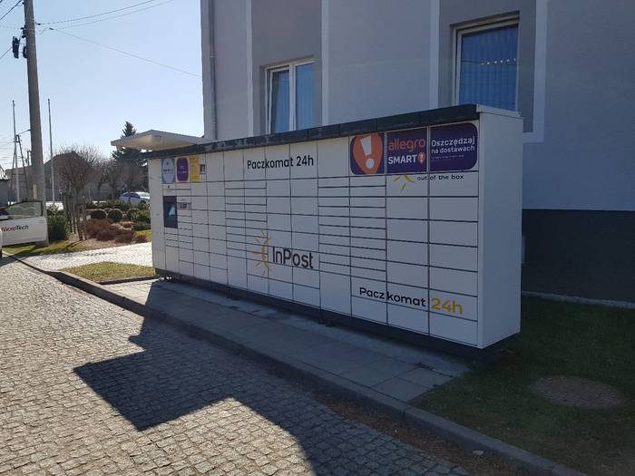 Paczkomat GCX01M Za Urzędem Gminy.
