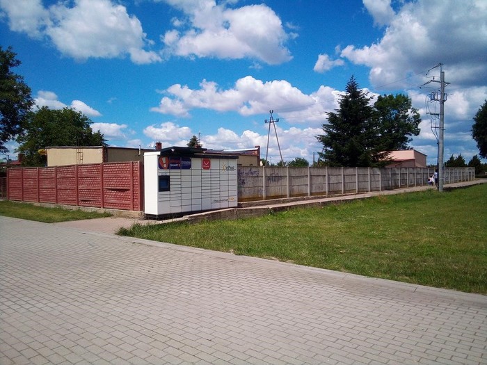 Paczkomat GCX02M Podejście do paczkomatu od strony ul. Parkowej.