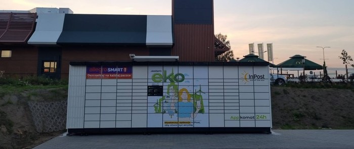 Paczkomat GDA07APP Na parkingu Aldi