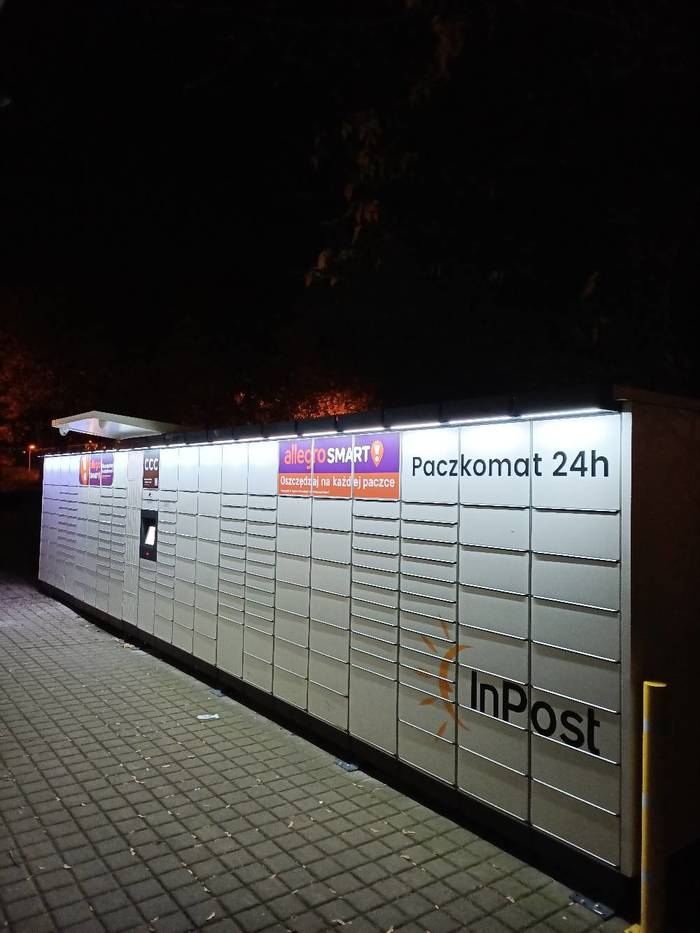 Parcel Locker GDA07M Po prawej stronie wejścia do Solarium Silver