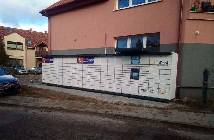 Paczkomat GDA151M Przy budynku produkcyjnym