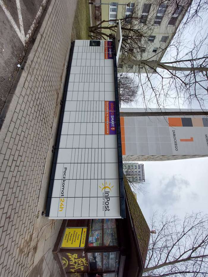 Paczkomat GDA158M Na szczycie budynku od strony ul. Wileńskiej