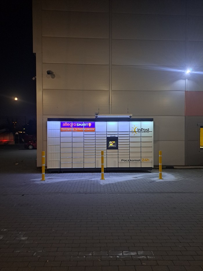 Paczkomat GDA181M Przy Centrum Handlowym Familia