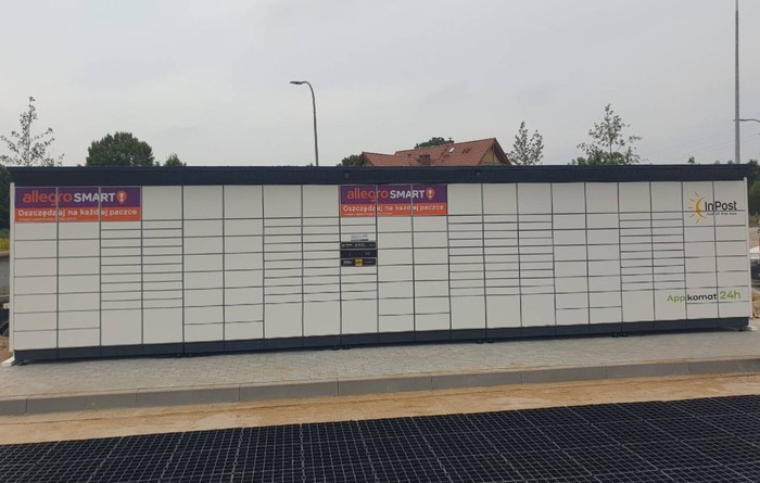 Paczkomat GDA18BAPP Na parkingu Aldi