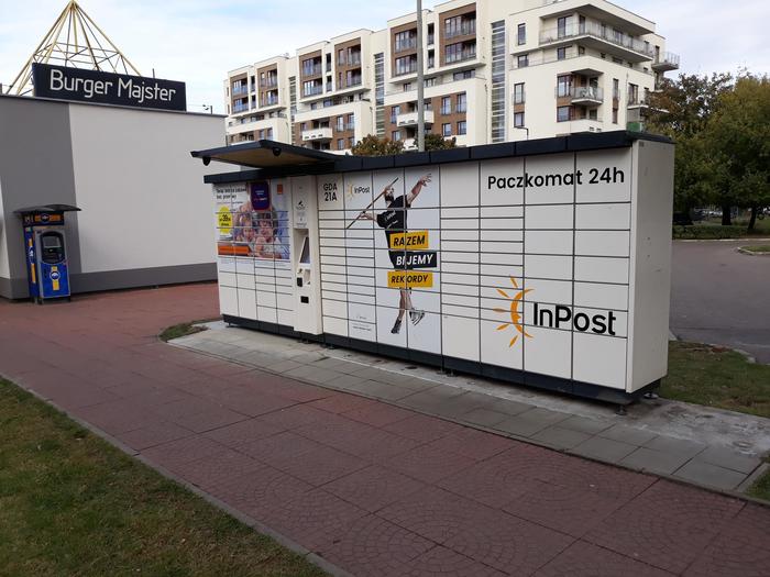 Paczkomat GDA21A Przy Centrum Handlowym Lotnia