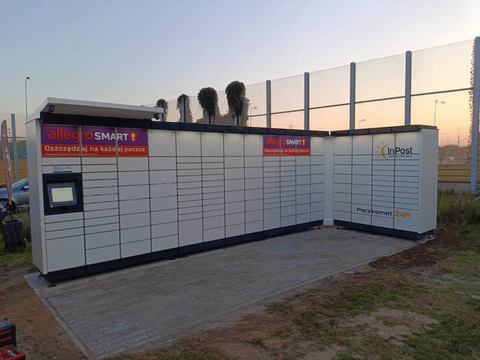 Paczkomat GDA224M przy studiu detailingowym