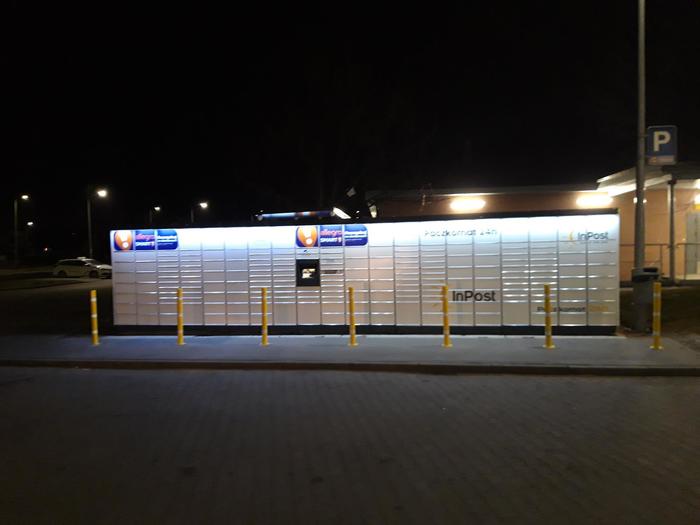 Paczkomat GDA23M Na parkingu sklepu Lidl