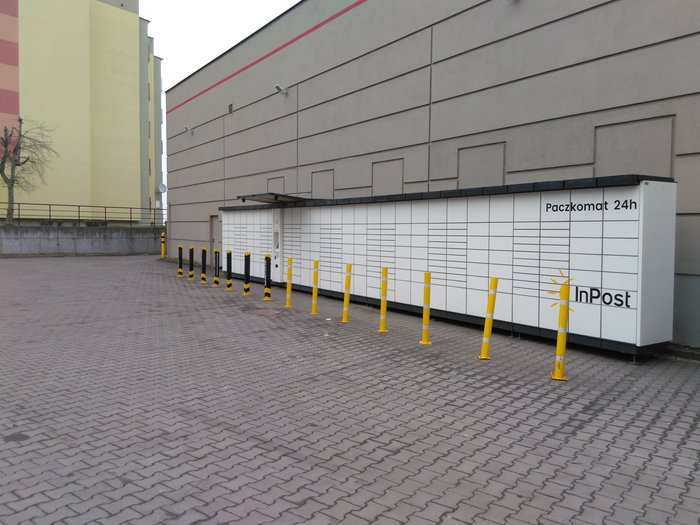 Поштомат GDA26A przy markecie Carrefour