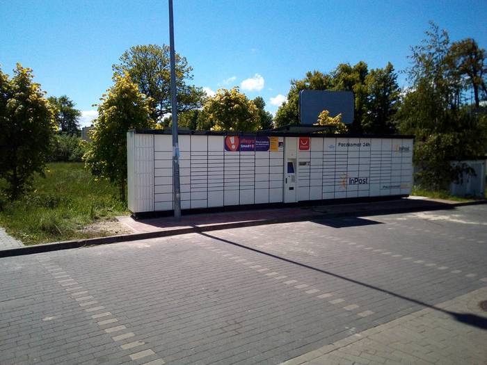 Paczkomat GDA31A Przy parkingu Hotelu Zatoka
