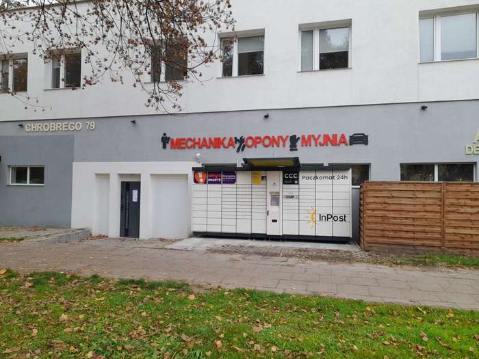 Paczkomat GDA44A Przy ścianie budynku