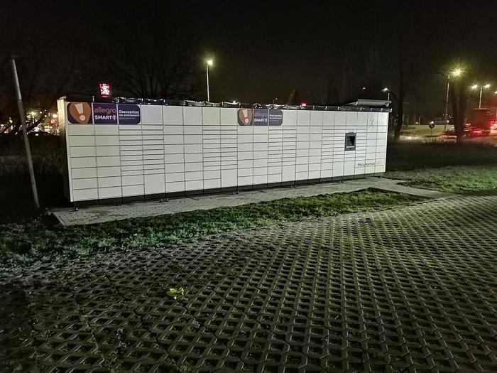 Paczkomat GDA63M przy automyjni