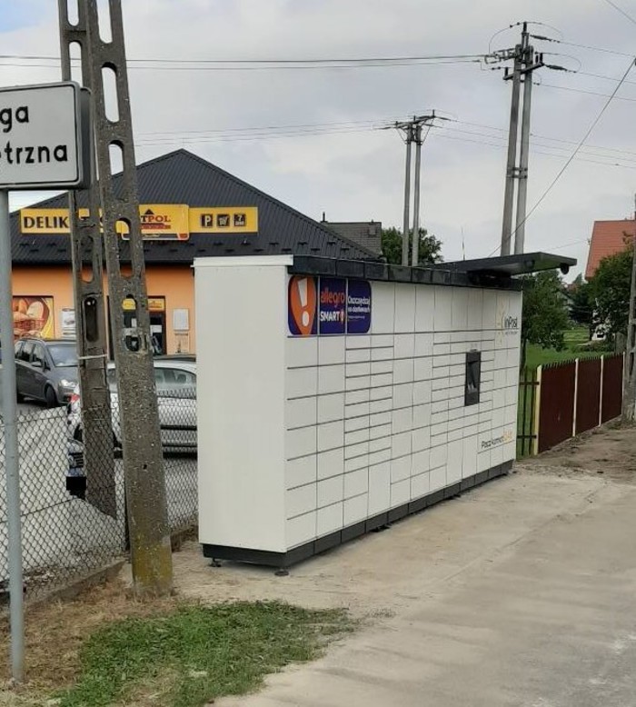 Paczkomat GDW01M Wjazd na ulice Warneńczyka koło HIT-POL