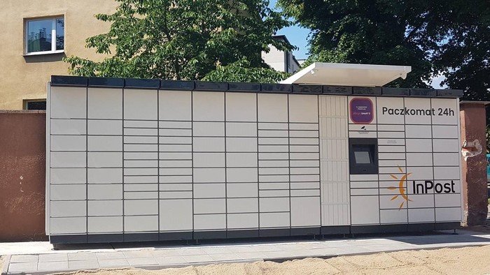 Paczkomat GDY06M Przy budynku na Al. Zwycięstwa 222 od ul. Miodowej