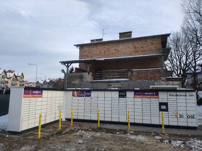 Paczkomat GDY07M naprzeciw Stacji Mevo
