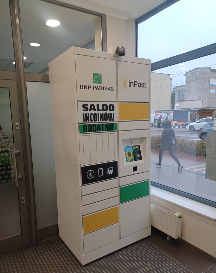 Paczkomat GDY08HP przedsionek banku BNP Paribas