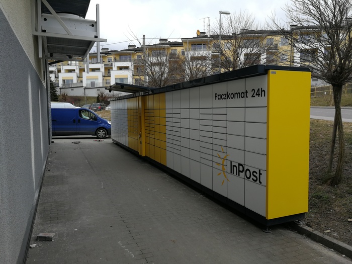 Paczkomat GDY12A Przy markecie Biedronka