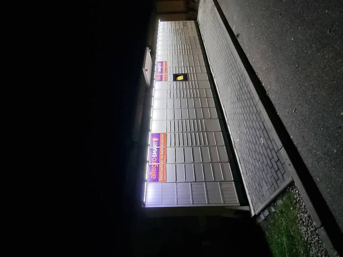 Paczkomat GDY21M Na parkingu sklepu Lidl
