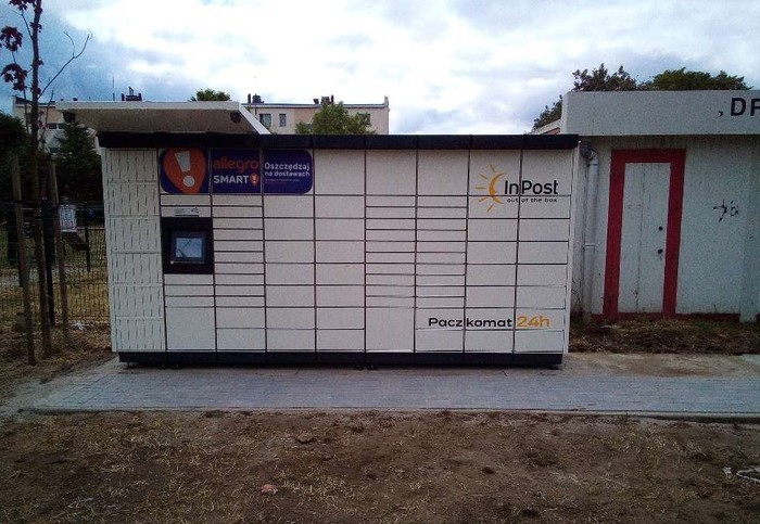 Paczkomat GDY76M przy kompleksie handlowym