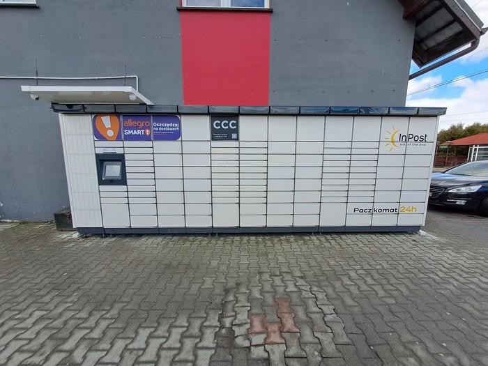 Paczkomat GGN01M Boczna Ściana Sklepu Spożywczego Kupiec