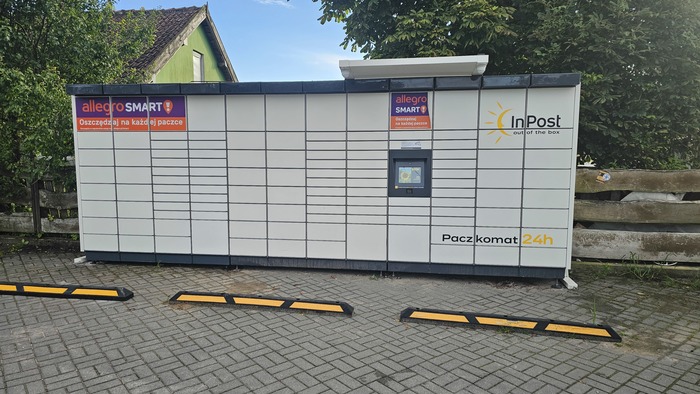 Paczkomat GIED01M przy piekarni Tyrolska