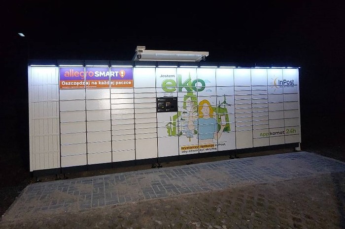 Paczkomat GIER01APP Przy parkingu sklepu Lewiatan.
