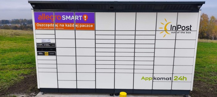 Parcel Locker GJW01BAPP Prywatna Posesja w sąsiedztwie  budynku Grajów 104