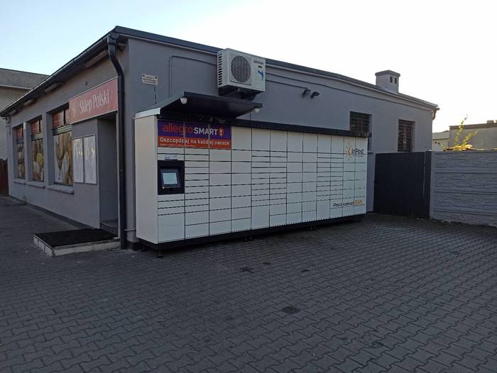 Paczkomat GLH02M przy sklepie spożywczym
