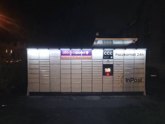 Paczkomat GLI04M Na lewo od Żabki przy wjeździe