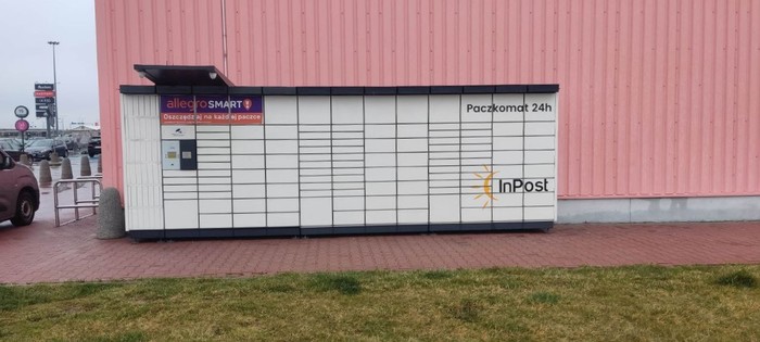 Paczkomat GLI14N Przy głównym wejściu do hipermarketu Auchan