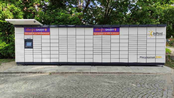 Paczkomat GLI35M Obok biurowca