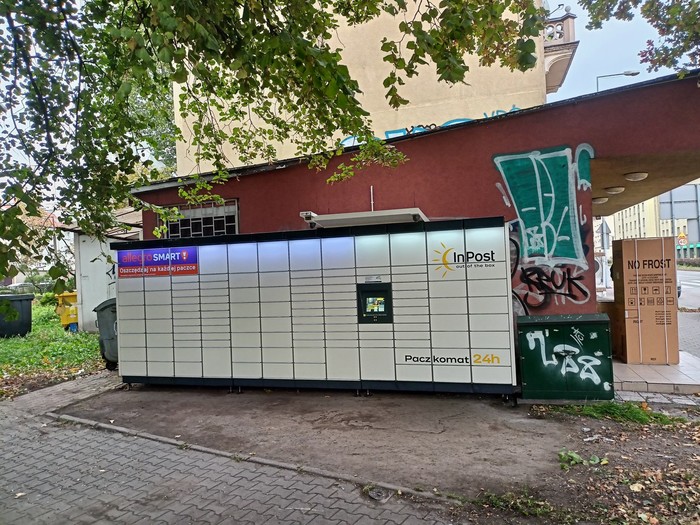 Parcel Locker GLI54M Obok sklepu AGD&RTV i MEBLE KUCHENNE