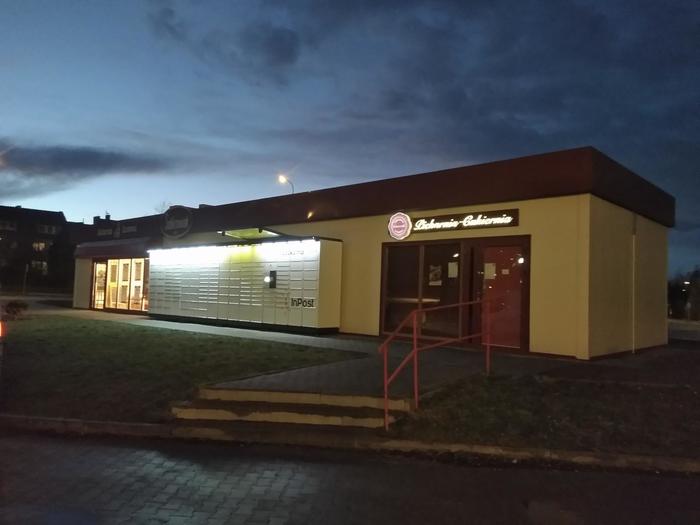 Paczkomat GLO03N Przy sklepie mięsnym