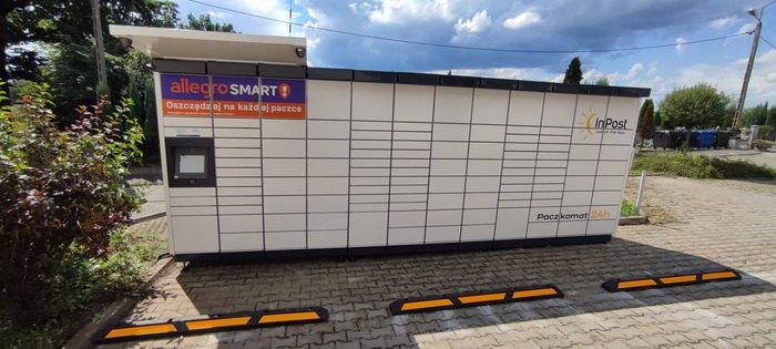 Paczkomat GLT01M Za sklepem Wizan