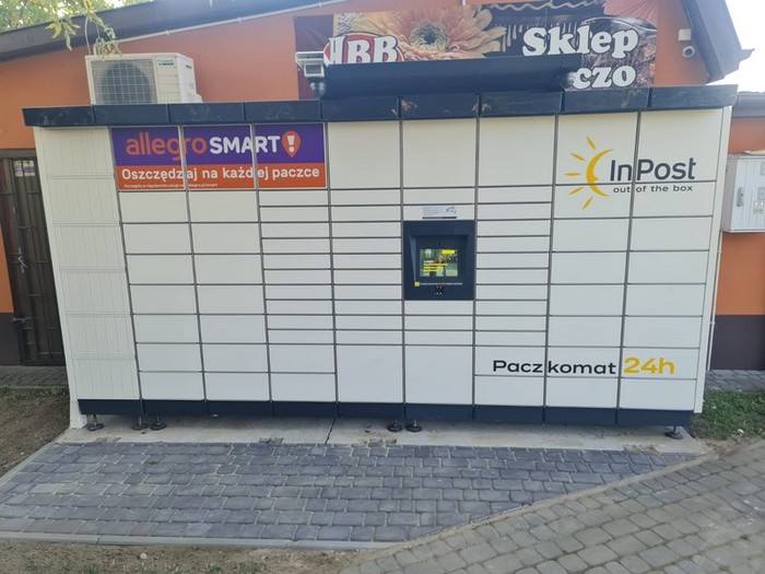 Paczkomat GLUH01M Przy sklepie spożywczym