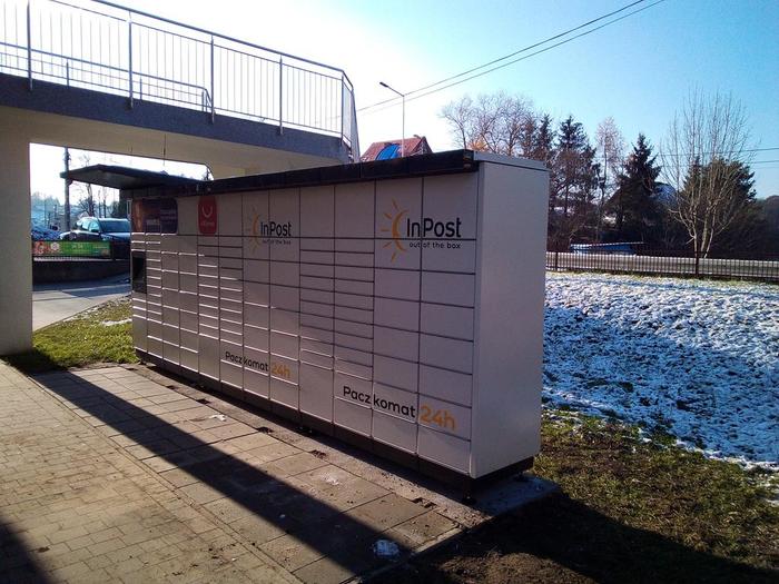 Поштомат GND01M Naprzeciwko sklepu spożywczego Groszek