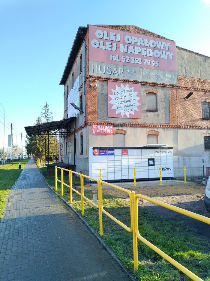 Paczkomat GNE01M Przy parkingu młyna