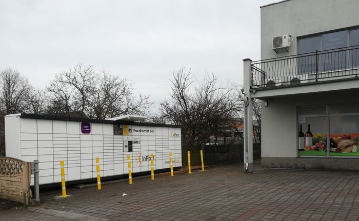 Paczkomat GNI10N Przy sklepie Małe delikatesy