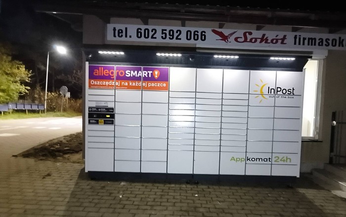Paczkomat GNS01BAPP Przy budynku