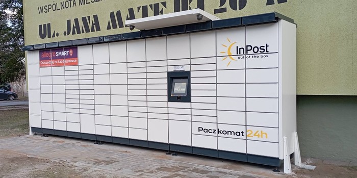 Paczkomat GOL12M Na ścianie budynku