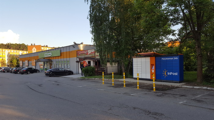 Paczkomat GOR01A Przy sklepie Delikatesy Centrum