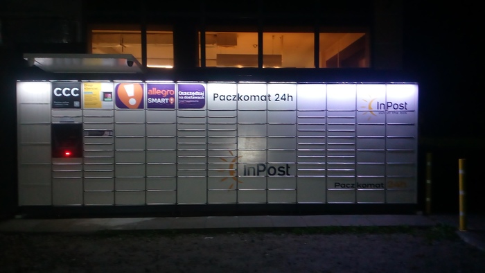Paczkomat GOR04M Przy sklepie Delikatesy Centrum