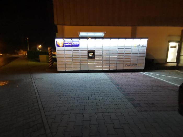 Paczkomat GOR06M Na parkingu sklepu LIDL
