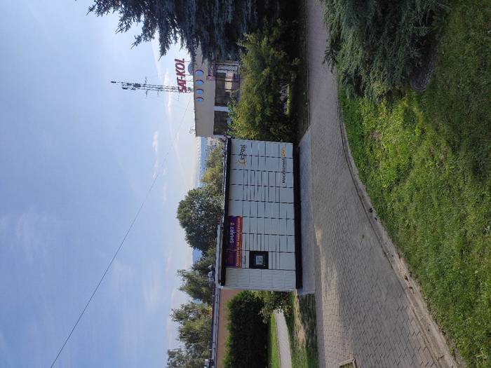 Paczkomat GOR12M Przy chodniku pomiędzy Szkołą a siedzibą Spółdzielni