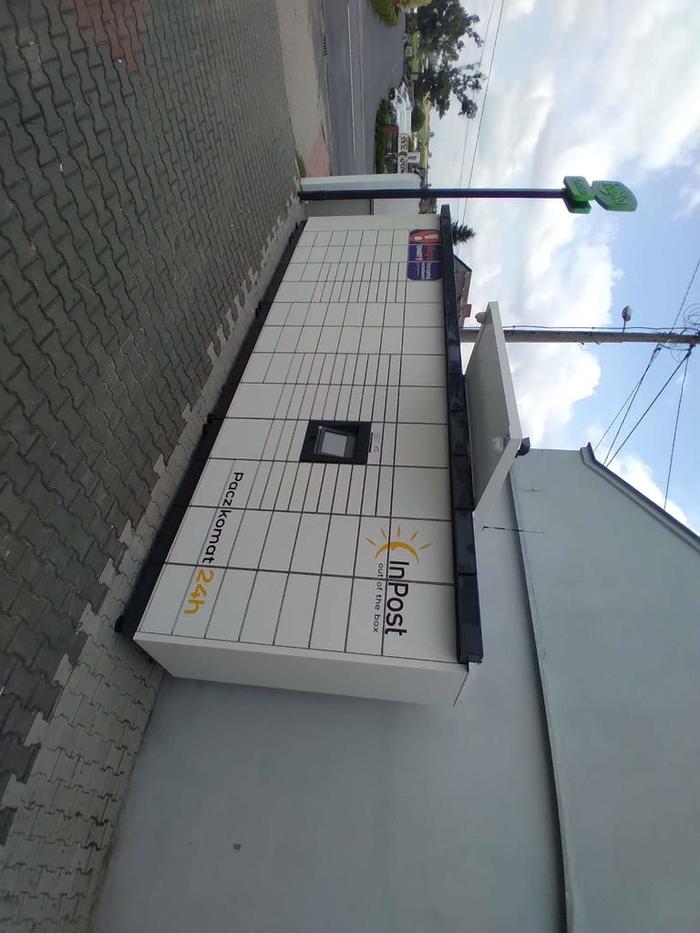 Paczkomat GOS04M parking sklepu spożywczego