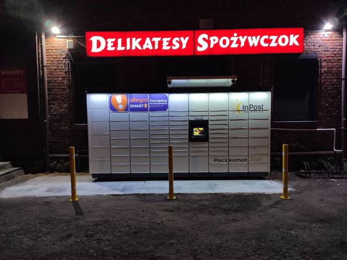Paczkomat GOT03M Parking przed Delikatesami
