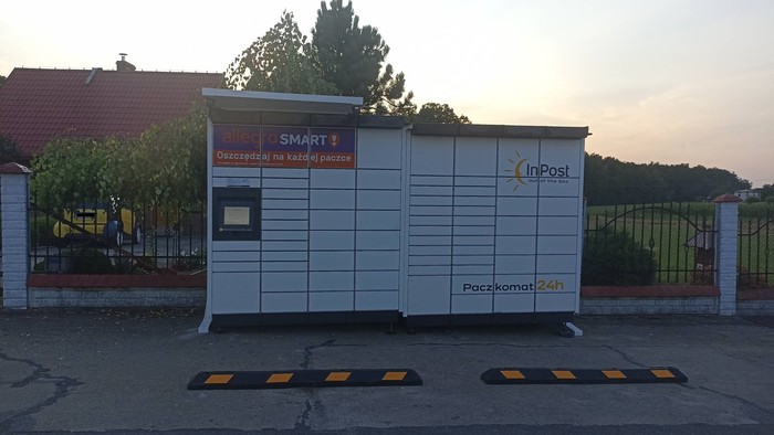 Paczkomat GOW04M Przed ogrodzeniem posesji