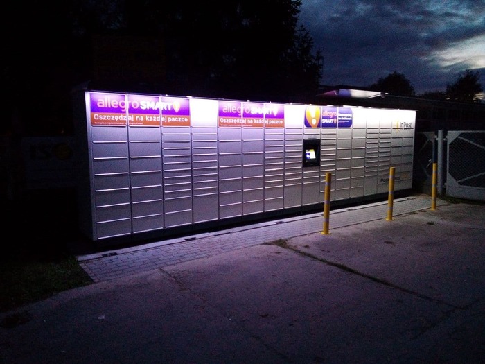 Parcel Locker GRC05M Przy wjeździe na teren sklepu budowlanego