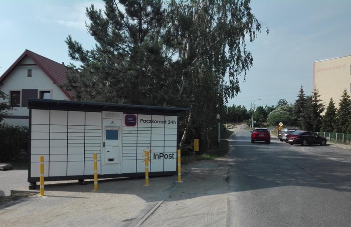 Parcel Locker GRG01G Przed wejściem do sklepu Borys