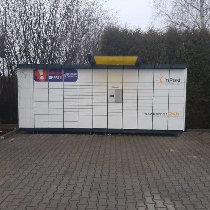 Поштомат GRH01N Parking przed sklepem Delikatesy Centrum
